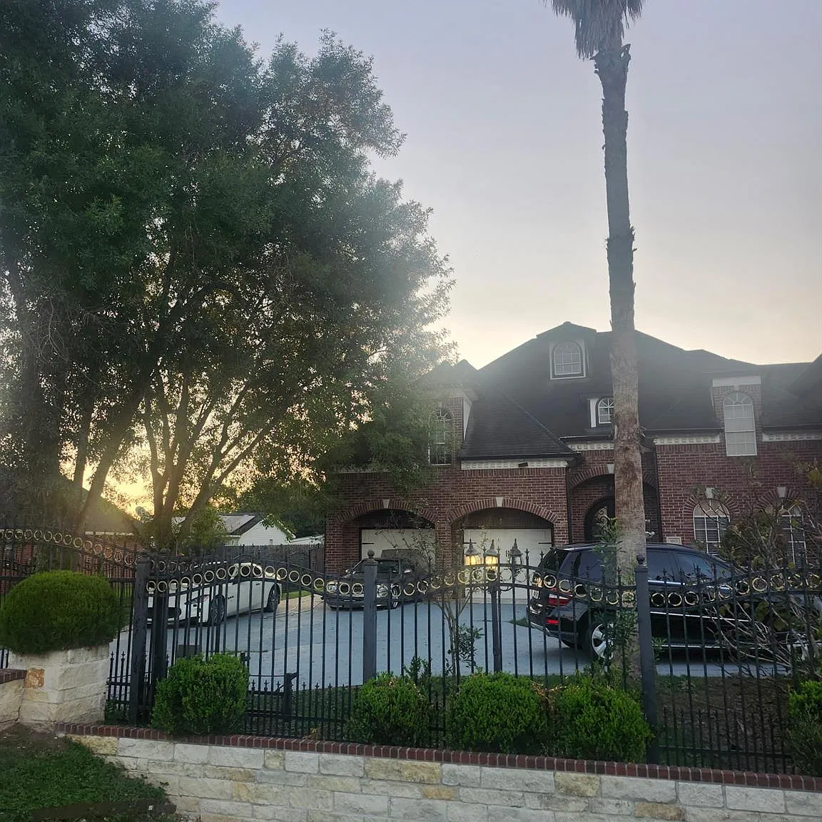 3 bed, 5.0 bath, 3200 sqft, $3,200 — Photo 1