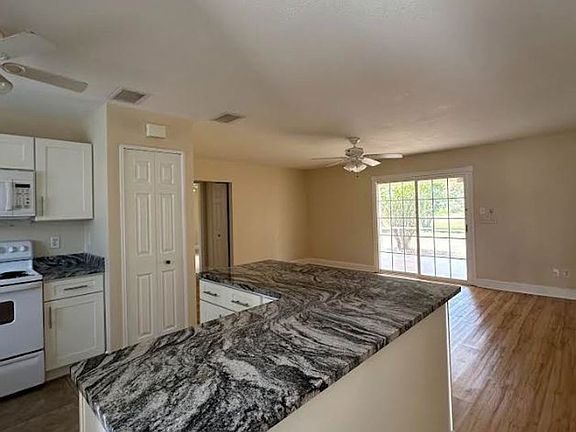 3rd image of 1662 SE Collette Ct