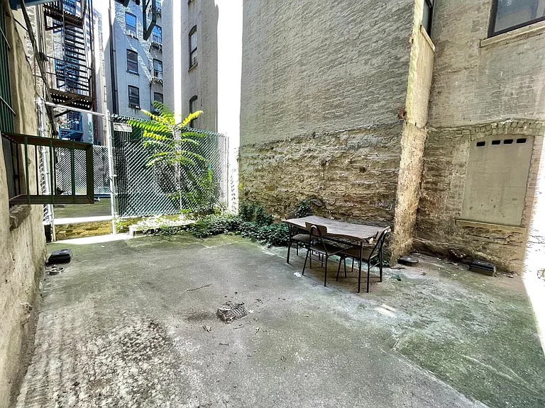 300 W 112th St #LLA — Photo 6