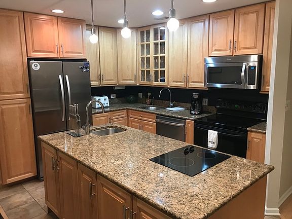 3rd image of 1330 N La Salle St #106