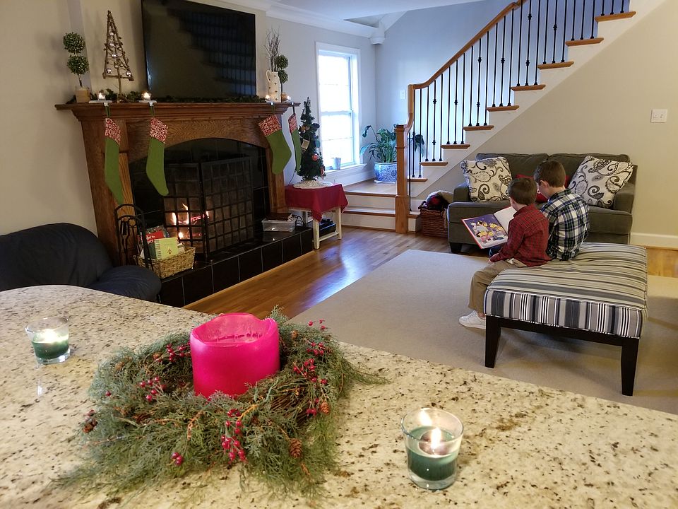1st image of 385 Mockingbird Ln SE