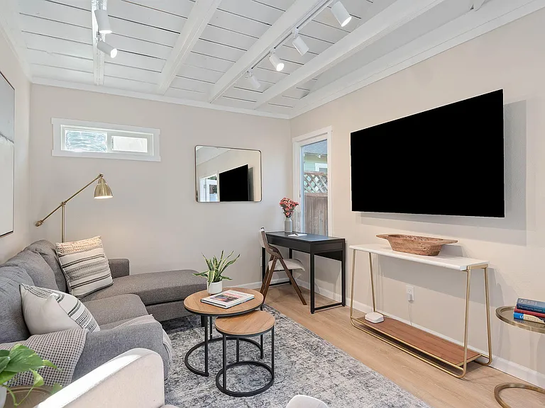 102 N Soledad St #B — Photo 5