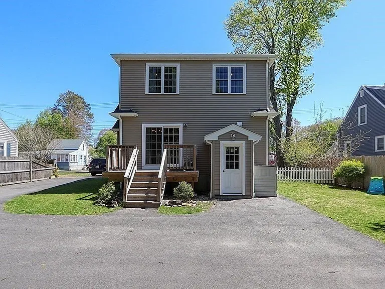214 Shaw St — Photo 4