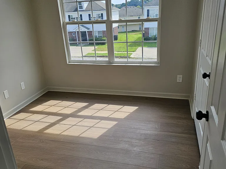 625 Mill Stone Blf #B — Photo 3