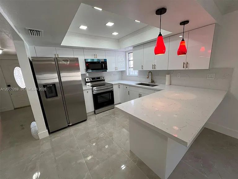 1820 W 72nd Pl — Photo 7
