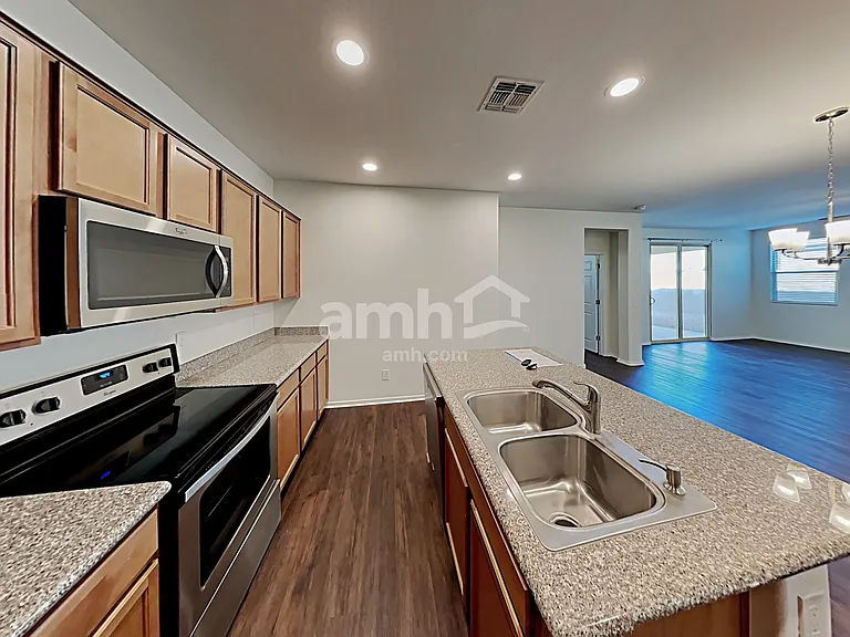 1688 E Primavera Way — Photo 6