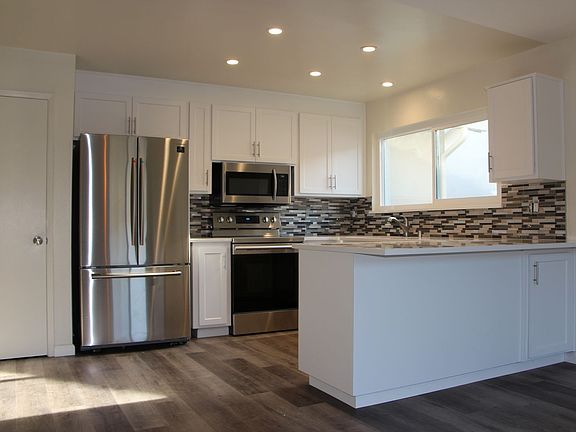 3rd image of 3713 Darwin Dr