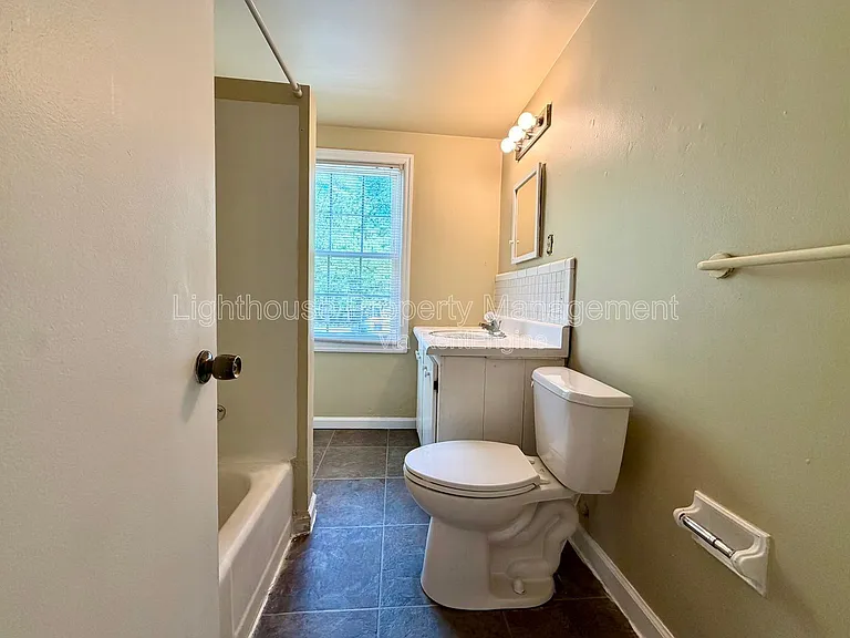 1447 Giddings Ave SE #2 — Photo 13