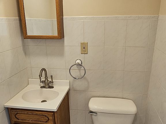 5th image of 25 Dumont Ave APT 2