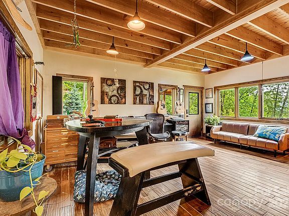 4th image of 41 Dillingham Estates Trl