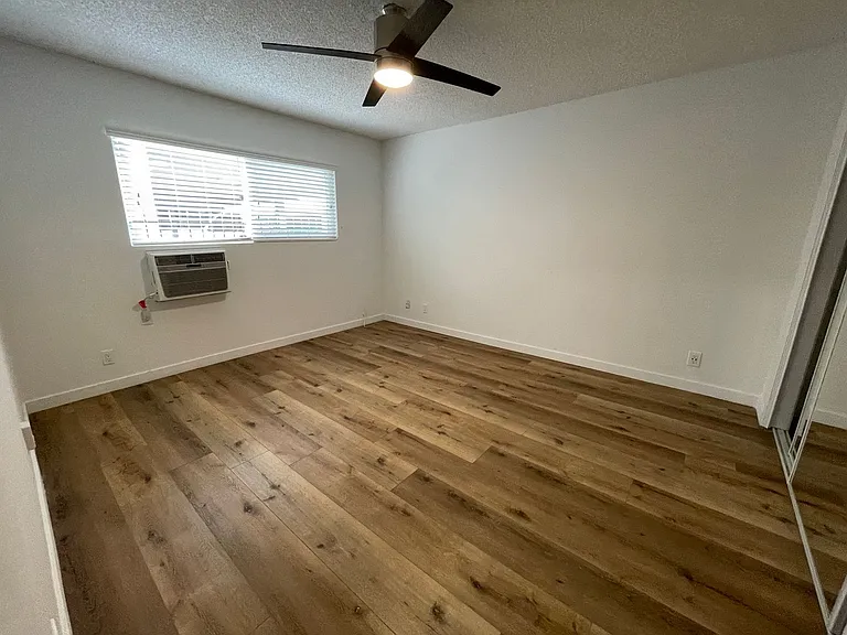 20353 Saticoy St — Photo 24