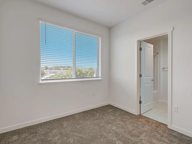 Estaire Luxury Townhomes — Photo 27