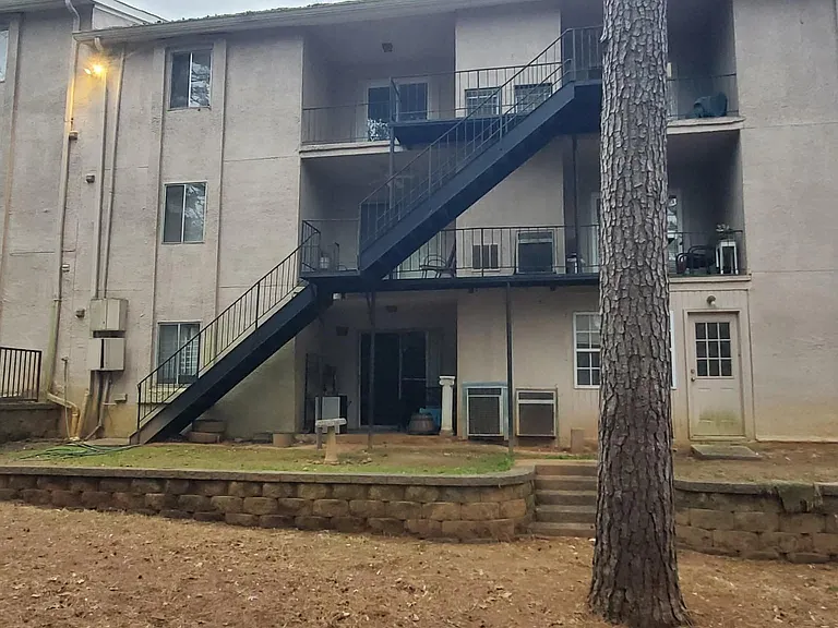 2396 Lawrenceville Hwy #F — Photo 17