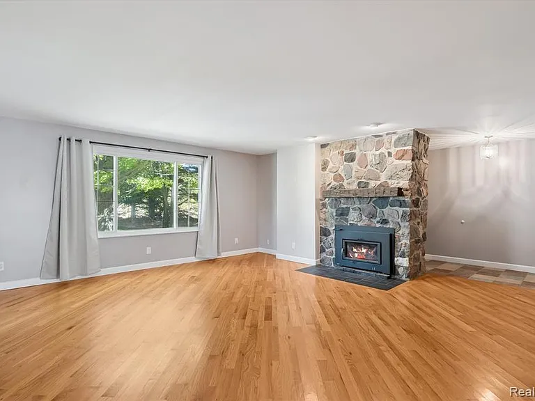 2860 E Coon Lake Rd — Photo 4
