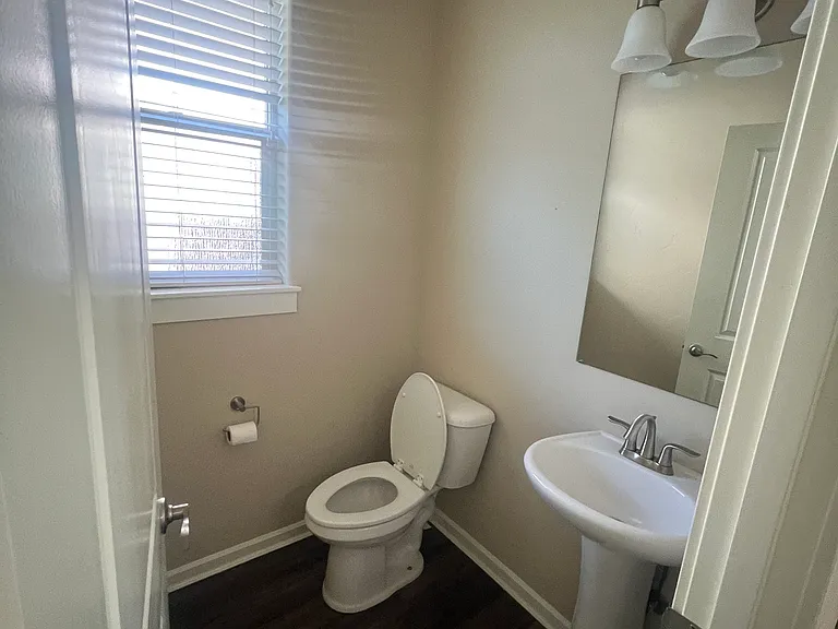 2910 SW Yew Park Ln — Photo 2