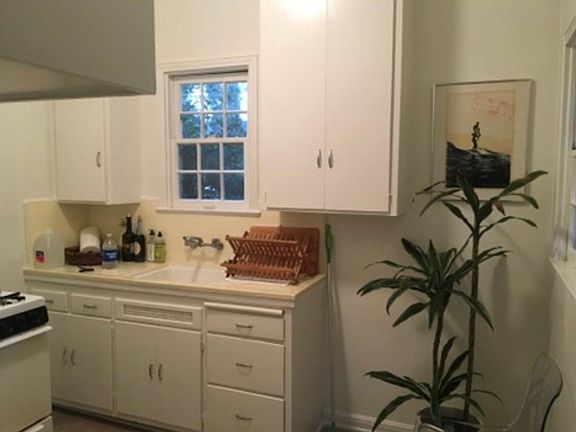 2nd image of 835 Pacific St APT 1