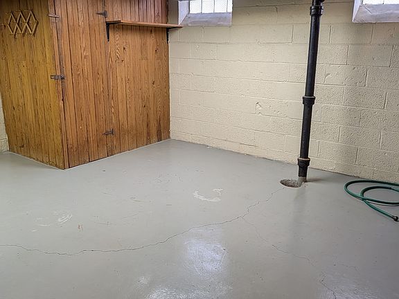 4th image of 15138 Dasher Ave