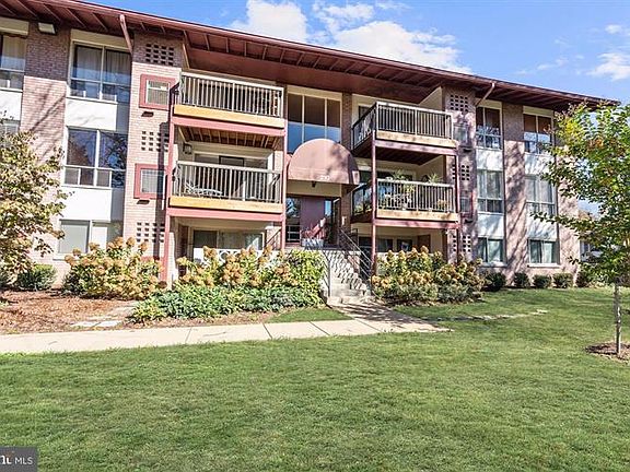 2nd image of 210 Park Terrace Ct SE APT 59