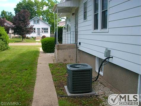 3rd image of 91 Summer St