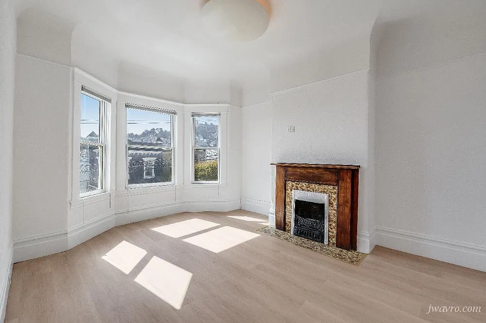 Large 3+ Bedroom 2 Bath Flat — Photo 4