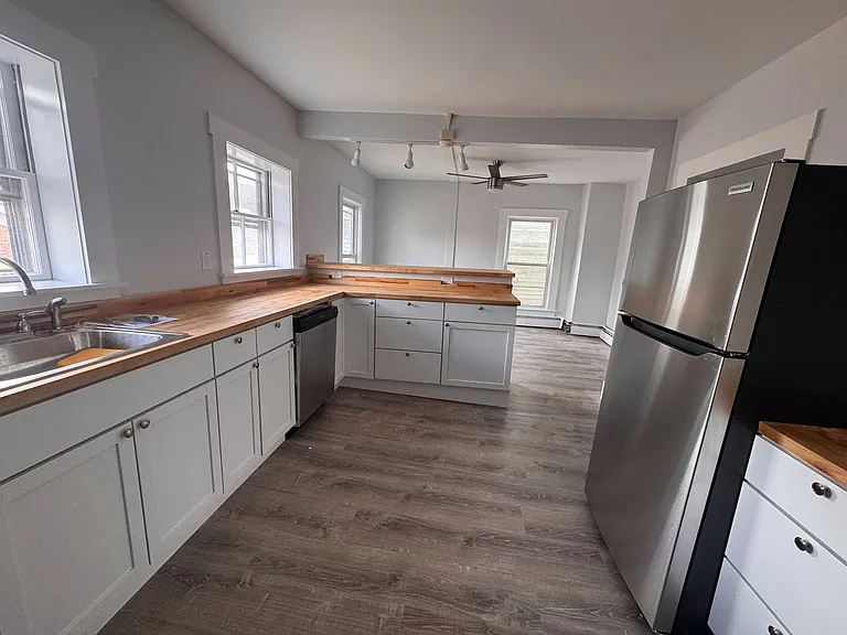 16-20 State Street — Photo 2