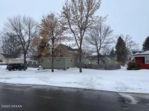 203 Wadge Ave S, Park River, ND 58270