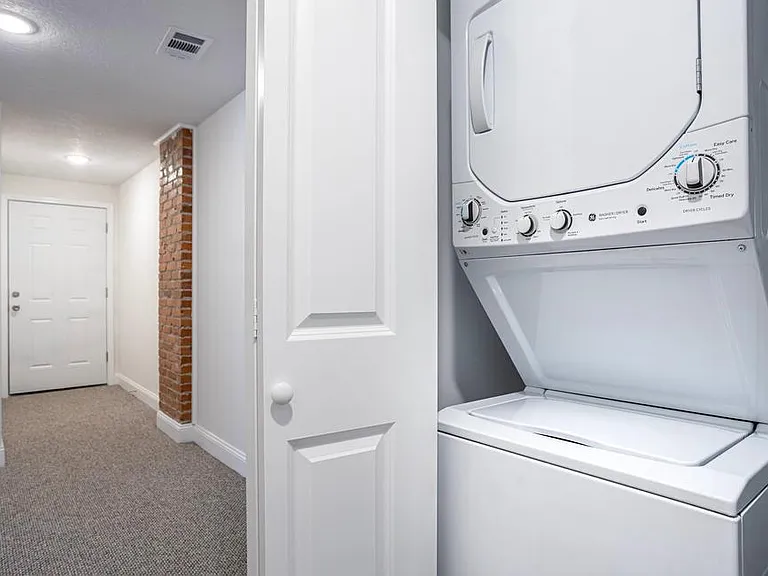 Washer/Dryer in Unit