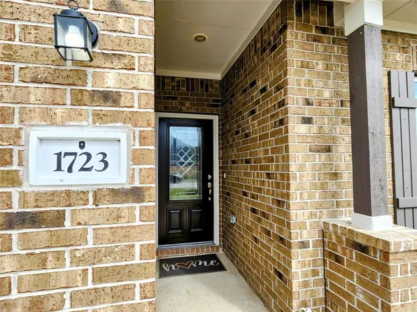 1723 Warm Breeze Drive, Angleton, TX 77515