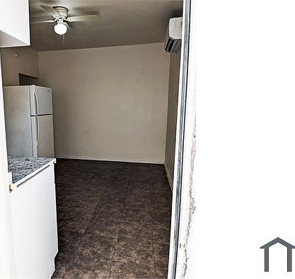 5th image of 1609 W Latham St #14