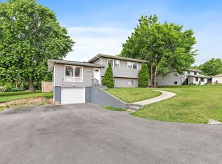 140 Skyline Dr, Carpentersville, IL 60110