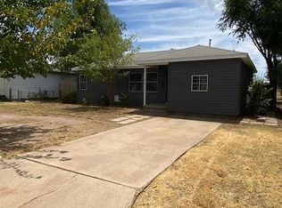 912 Hickory St, Altus, OK 73521