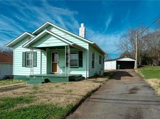 406 E 2nd St, Newton, NC 28658