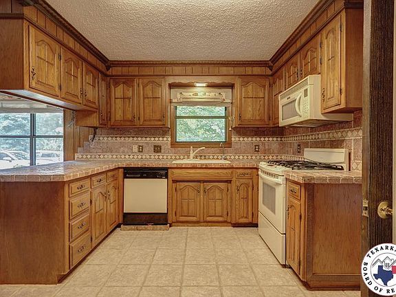 5th image of 918 Clear Creek Dr