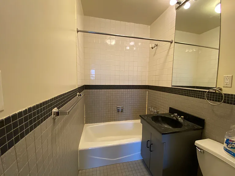 249 E 30th St #4F — Photo 11