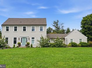 30 Dunkin Dr, Washington Crossing, PA 18977