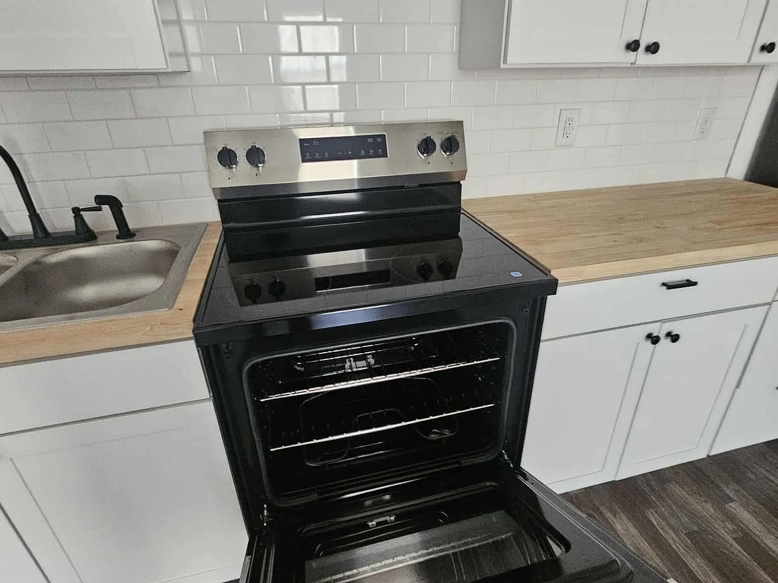2595 Holly Duplex A & B — Photo 3
