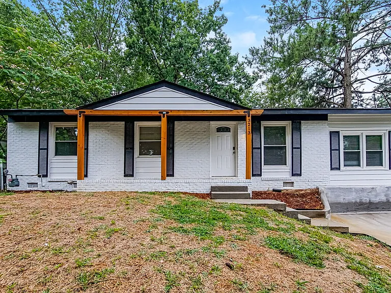 3213 Burntwood Cir — Photo 1