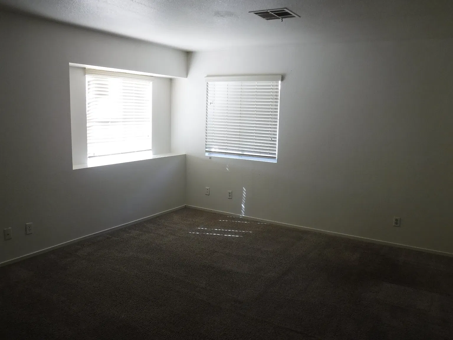 4 bed, 2.5 bath, 2052 sqft, $2,225 — Photo 4