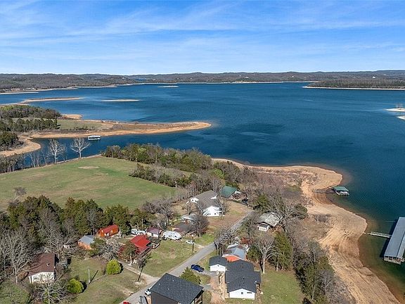 3rd image of 19724 Waldon Rd