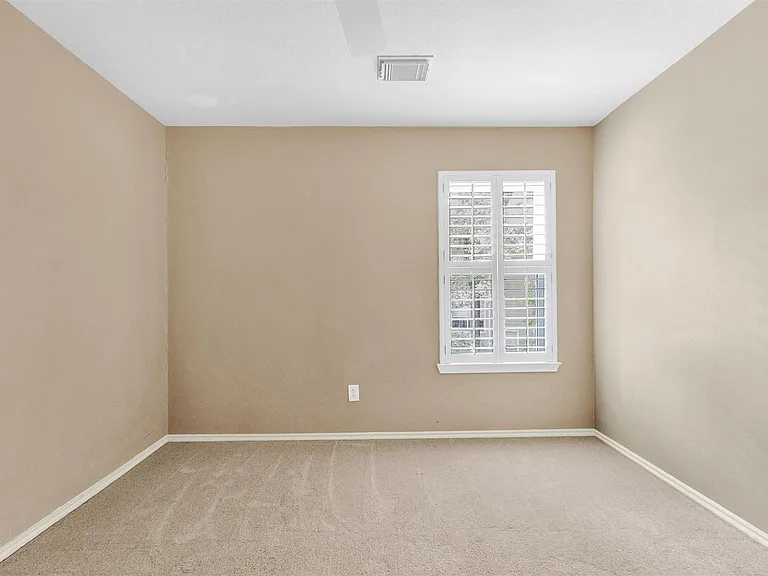 31 N Walden Elms Cir — Photo 20
