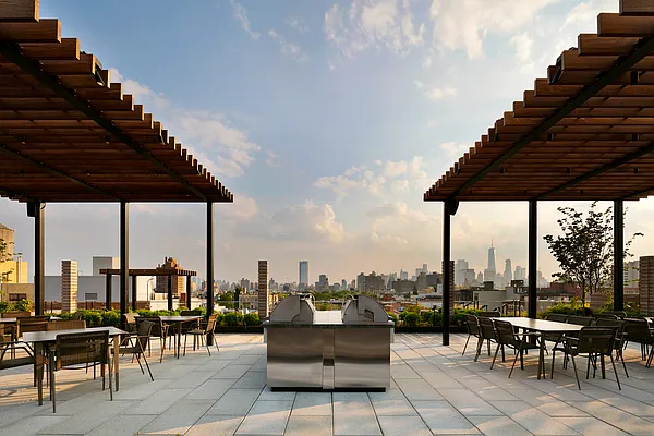 Rented by Extell Marketing Group LLC | media 10