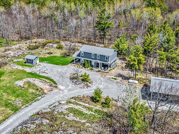 2nd image of 1432 Honey Harbour Rd
