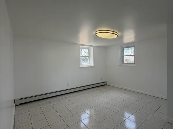 (undisclosed Address), Lindenhurst, NY 11757