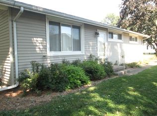 22 Lincoln Ct, Monmouth, IL 61462