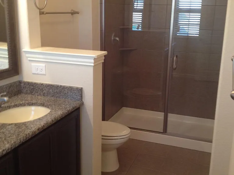 425 Metropolitan Dr — Photo 15