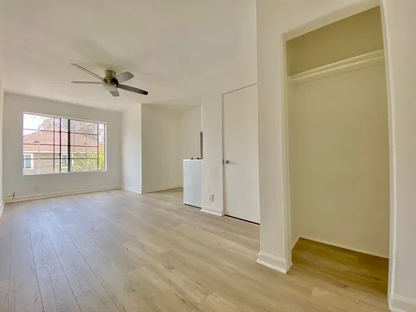 Western Avenue, 3551-3557 S Western Ave #8, Los Angeles, CA 90018