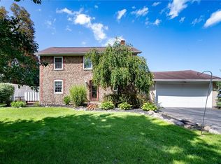 3355 Autumn Wood Dr, Macedon, NY 14502