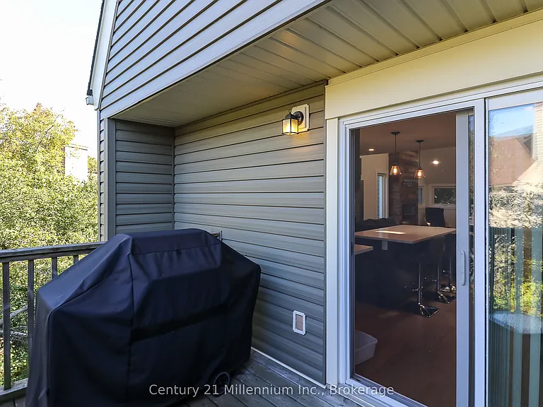194 Escarpment Cres — Photo 16