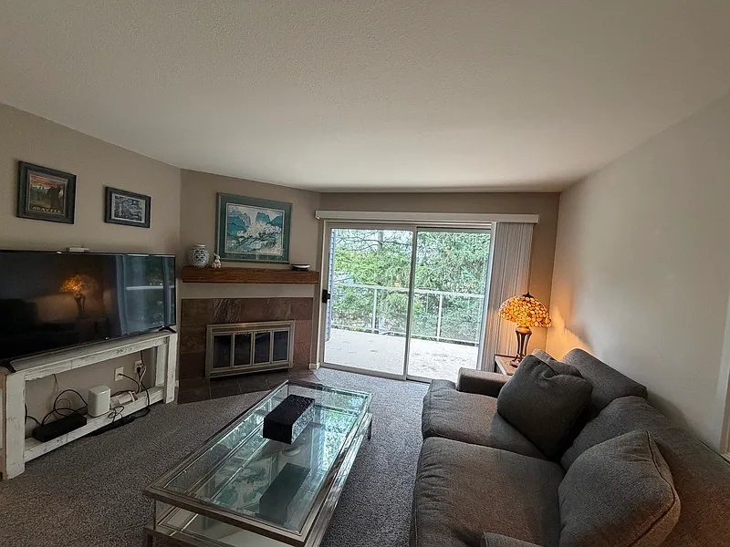2 bed, 2.0 bath, 1041 sqft, $3,000 — Photo 2