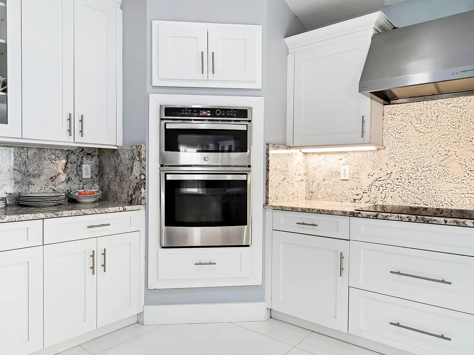 4 bed, 2.0 bath, 2369 sqft, $3,650 — Photo 4